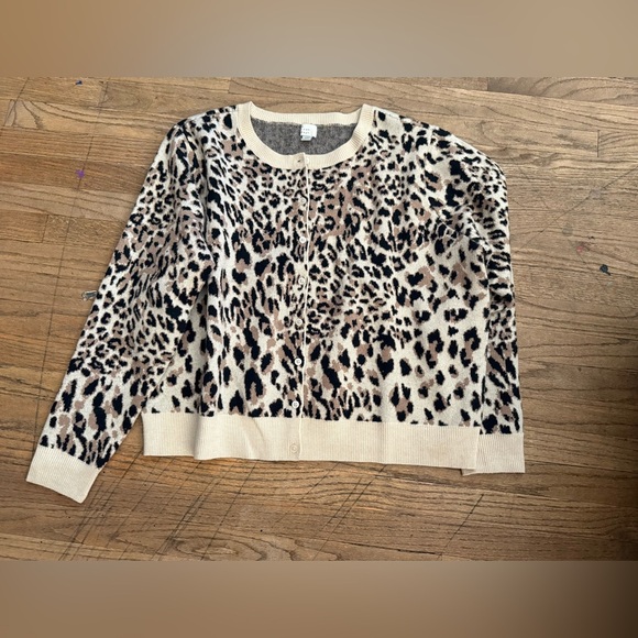 Leopard Print Button-Up Cardigan Sweater
XXL by A New Day lightweight sweater - Picture 1 of 4